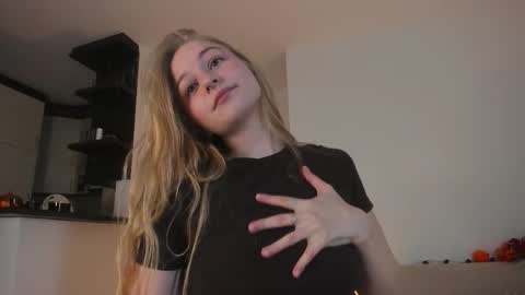 Mia here Appreciate your support online show from October 15, 3:12 pm