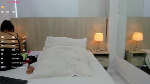 Snapshot of mia_mercier chatting on June 21, 11:35 am Mia Mercier online show from June 21, 11:35 am
