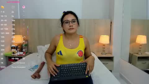 Snapshot of mia_mercier chatting on June 23, 11:30 am Mia Mercier online show from June 23, 11:30 am