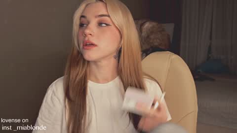 mia_milagros online show from December 24, 12:00 am