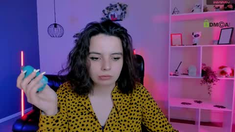 mia_mooon_ online show from May 6, 8:52 am