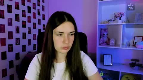 mia_mooon_ online show from July 13, 8:17 am