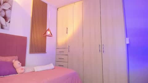 Mia Nevaeh - follow me online show from December 13, 8:14 pm