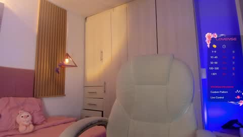 Mia Nevaeh - follow me online show from April 11, 8:13 pm