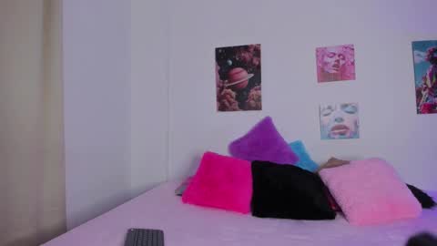 mia_purplee online show from November 5, 3:06 am