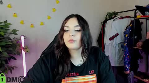 Mia online show from February 4, 1:00 am