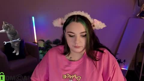 Mia online show from March 31, 1:18 am