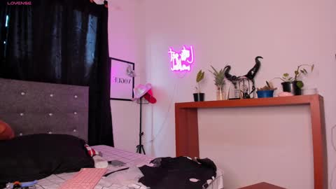 Mia online show from February 1, 10:02 pm