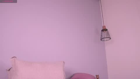 Mia Reeves online show from March 28, 7:57 pm