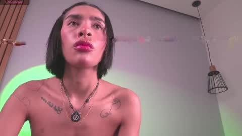 Mia Reeves online show from April 15, 6:04 pm