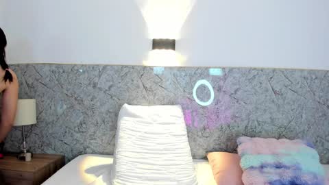 Mia online show from December 9, 11:58 am