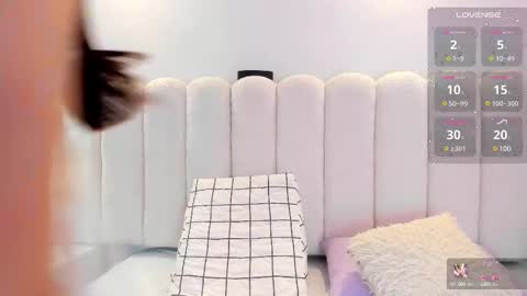 Mia online show from February 21, 12:28 pm