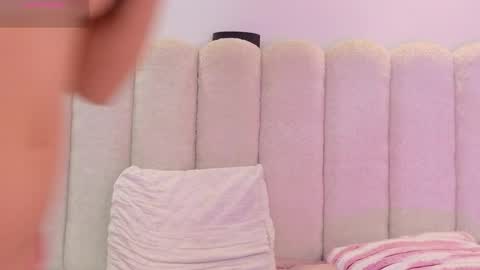 Mia online show from February 21, 12:28 pm