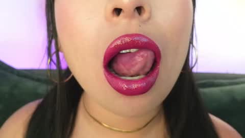 Mia online show from May 8, 12:05 am