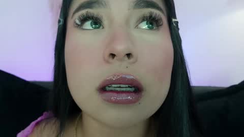 Mia online show from May 23, 11:20 pm