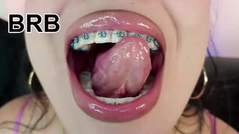 Mia online show from July 9, 11:09 pm