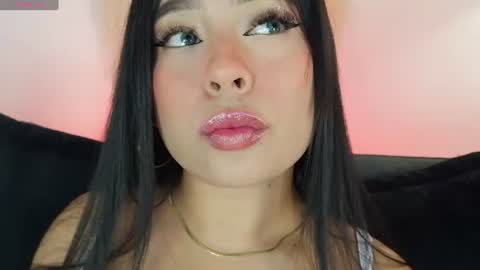 Mia online show from July 16, 11:00 pm