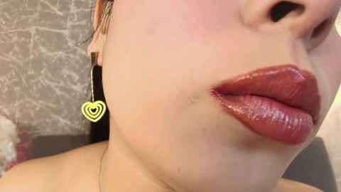 Snapshot of mia_roux13 chatting on January 21, 12:36 am Mia Roux online show from January 21, 12:36 am