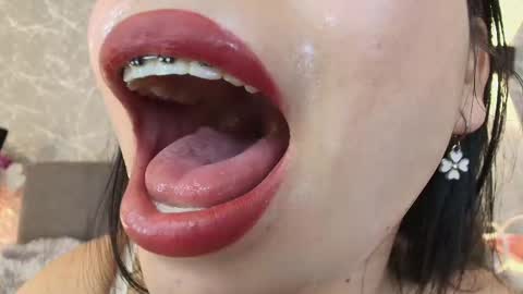 Snapshot of mia_roux13 chatting on February 23, 11:25 pm Mia Roux online show from February 23, 11:25 pm