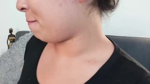 Snapshot of mia_roux13 chatting on September 25, 7:39 pm Mia Roux online show from September 25, 7:39 pm