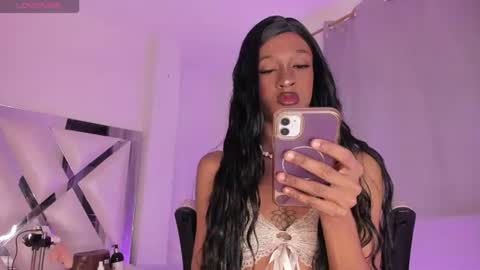 Snapshot of mia_royal chatting on July 19, 4:33 pm mia_royal online show from July 19, 4:33 pm