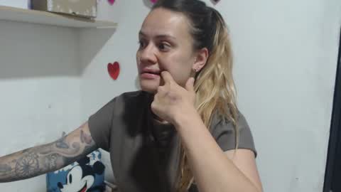 Snapshot of mia_sepulveda chatting on December 4, 3:15 am Mia Sepulveda online show from December 4, 3:15 am