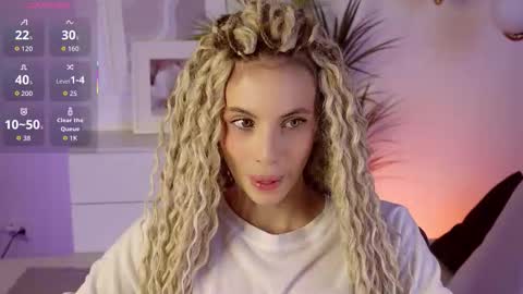 Mia online show from November 6, 6:25 am