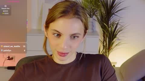 Mia online show from November 19, 6:24 am