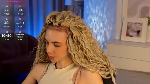 Snapshot of mia_silk chatting on December 19, 6:31 am Mia online show from December 19, 6:31 am