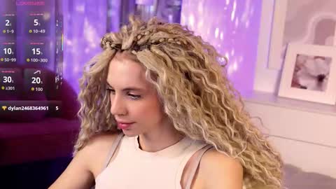 Snapshot of mia_silk chatting on December 20, 6:20 am Mia online show from December 20, 6:20 am