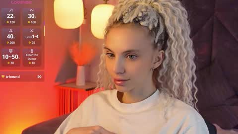 Snapshot of mia_silk chatting on January 16, 6:17 am Mia online show from January 16, 6:17 am