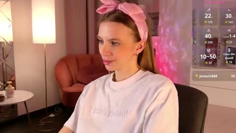 Snapshot of mia_silk chatting on February 21, 6:36 am Mia online show from February 21, 6:36 am