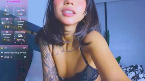 Mia online show from September 18, 3:25 pm