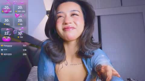 Mia online show from October 31, 8:54 pm