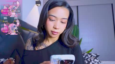 Mia online show from November 12, 3:34 pm