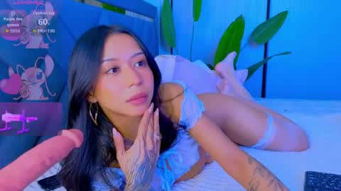 Mia online show from April 13, 9:48 am