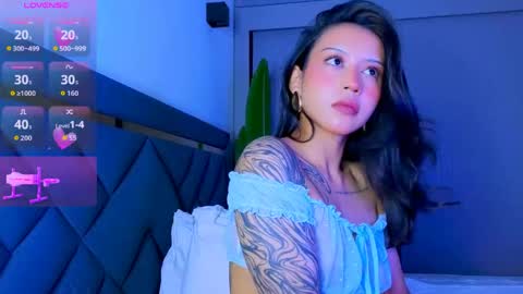 Mia online show from May 31, 1:40 pm