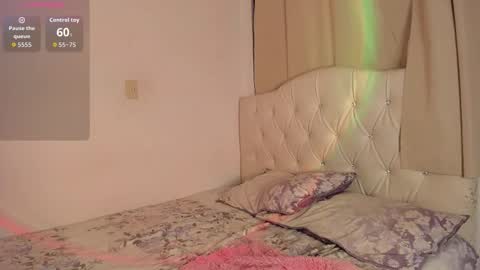 Snapshot of mia_sky_1 chatting on October 3, 1:24 am Mia Sky online show from October 3, 1:24 am