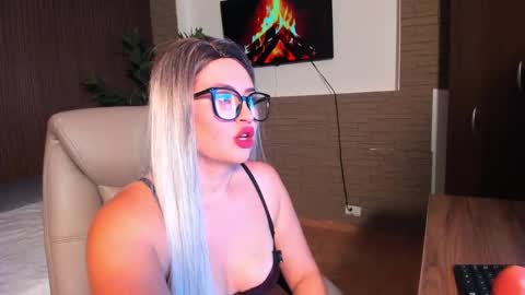 mia_skyrose online show from December 17, 10:38 pm