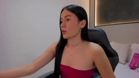 Snapshot of mia_slora chatting on January 16, 11:58 am M I A online show from January 16, 11:58 am