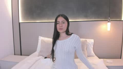 M I A online show from April 1, 11:55 am