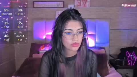 Mia online show from August 3, 9:04 am