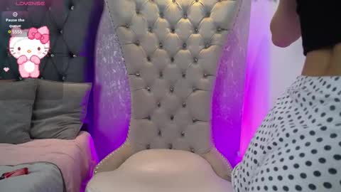 Mia online show from September 27, 1:38 pm