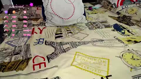 Mia online show from December 9, 6:35 pm