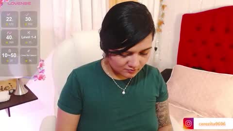 Snapshot of mia_traveluxe chatting on September 16, 1:28 am Mia online show from September 16, 1:28 am