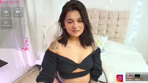 Snapshot of mia_traveluxe chatting on September 26, 2:48 am Mia online show from September 26, 2:48 am