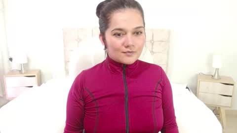 Snapshot of mia_traveluxe chatting on October 6, 2:09 am Mia online show from October 6, 2:09 am