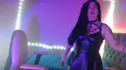 Snapshot of mia_vantt chatting on March 8, 12:53 pm MIA VANTT online show from March 8, 12:53 pm