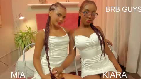 Snapshot of mia_velve chatting on June 24, 11:42 am Mia online show from June 24, 11:42 am