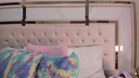 mia_vy online show from January 17, 7:39 pm